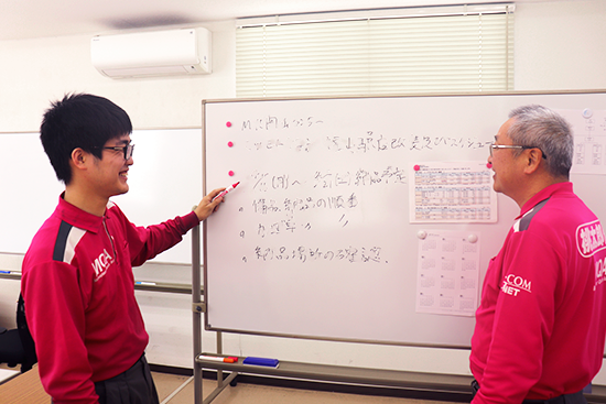 先輩の声　西さん仕事風景<中四国丸和ロジスティクス>